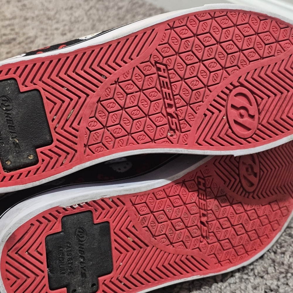 The Hello Kitty X Heelys Collaboration Size 8 - Picture 3 of 12